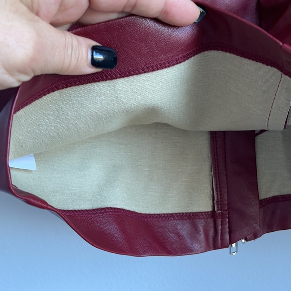 DO + BE VEGAN LEATHER ZIPPER SKIRT - Picture 6 of 8